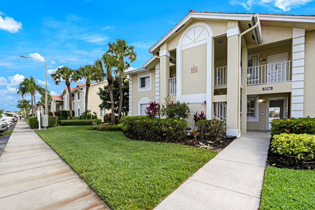 7706 Jewel Ln, Naples, FL 34109