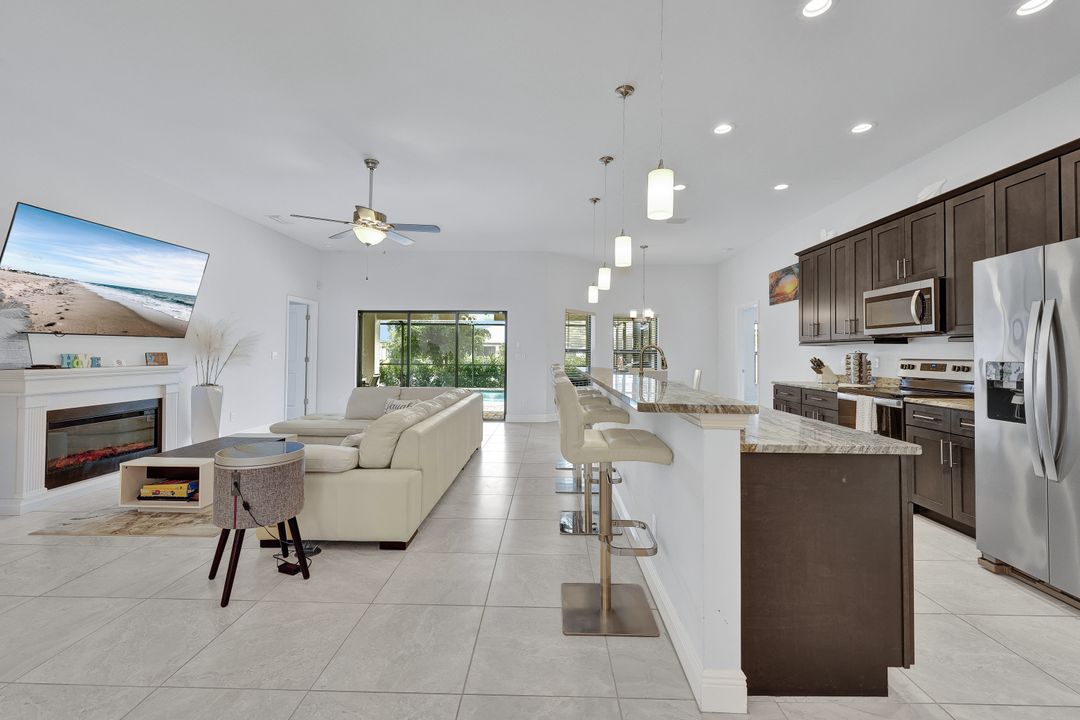 606 SE 4th St, Cape Coral, FL 33990