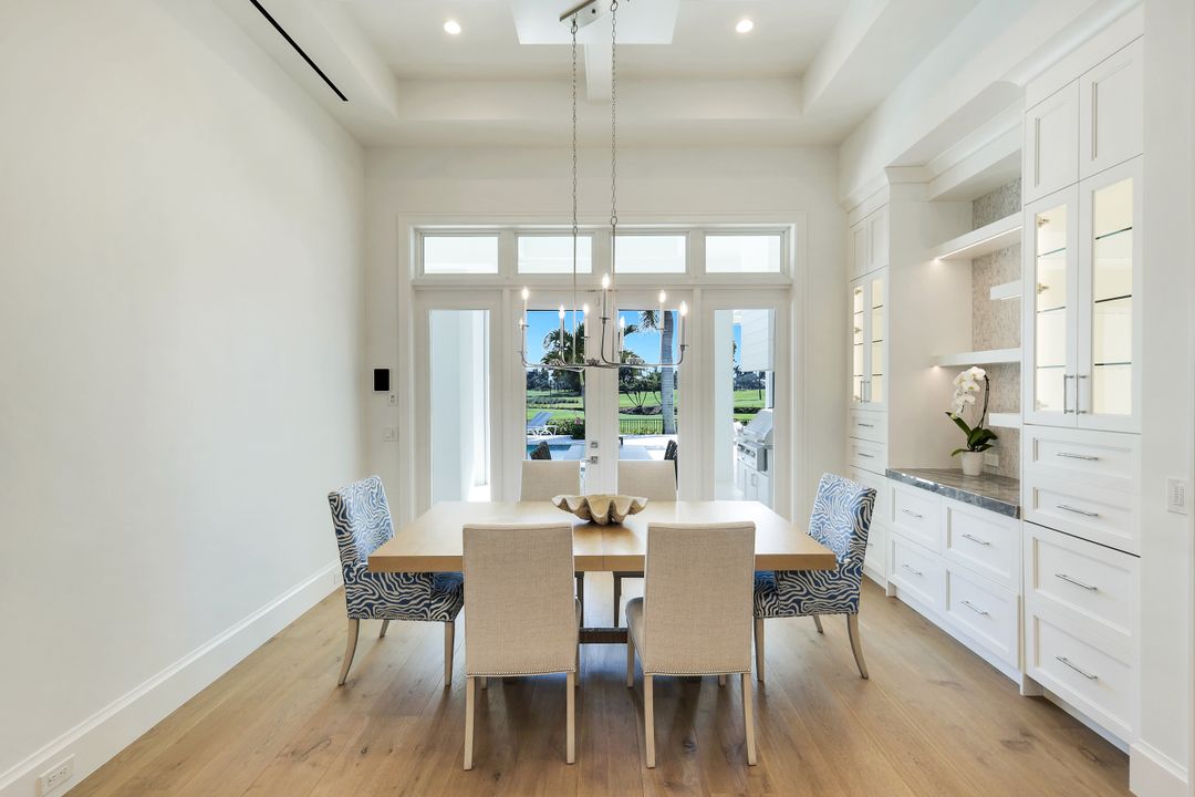 730 Harbour Dr, Naples, FL 34103