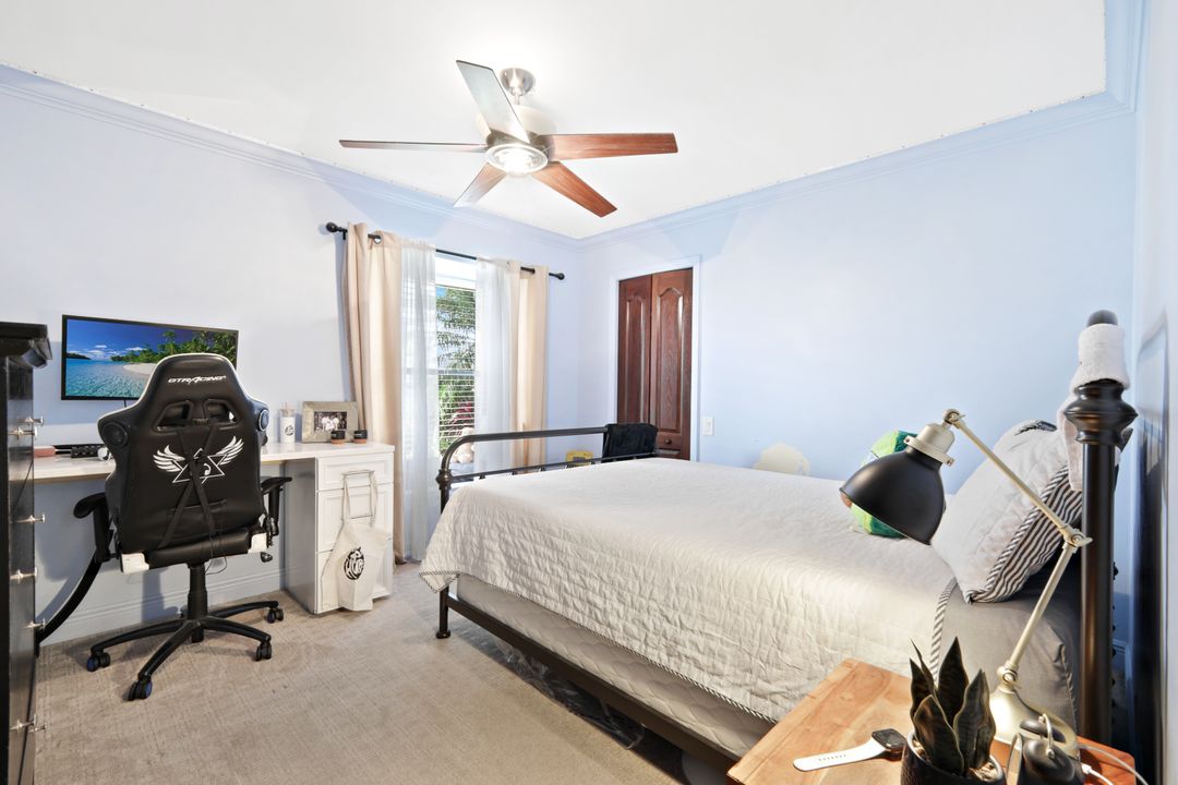 13095 Regent Cir, Fort Myers, FL 33966