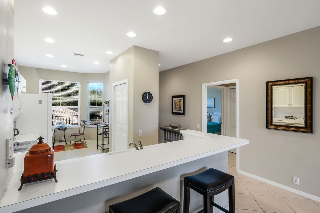 8247 Parkstone Pl #205, Naples, FL 34120