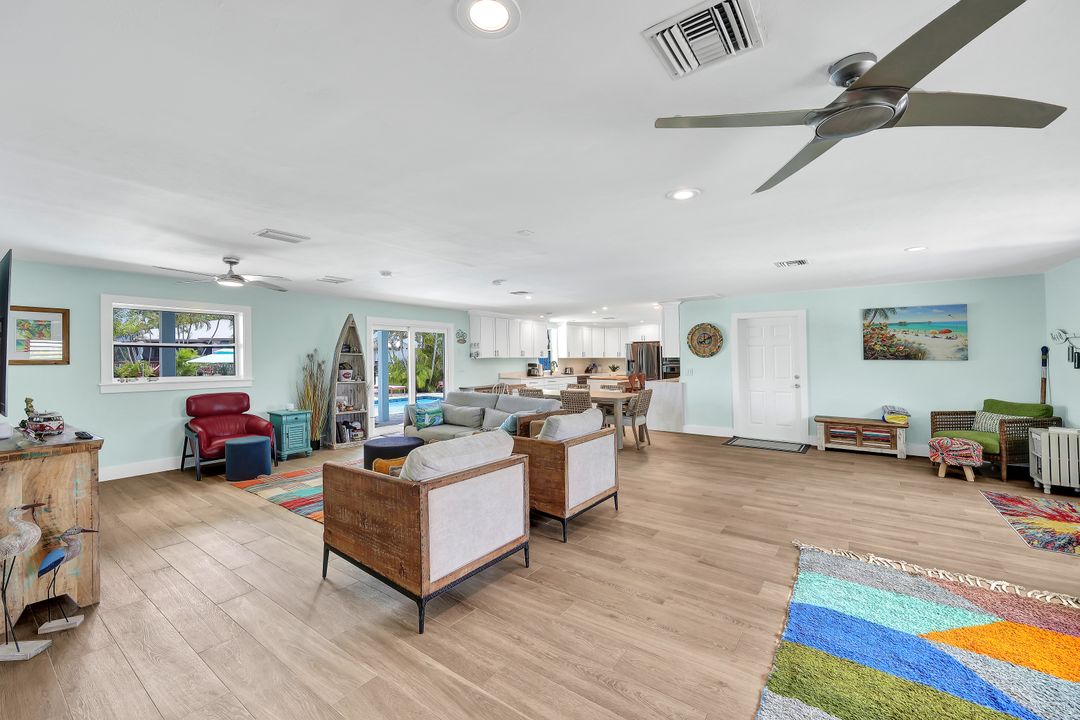 2631 Riverview Dr, Naples, FL 34112