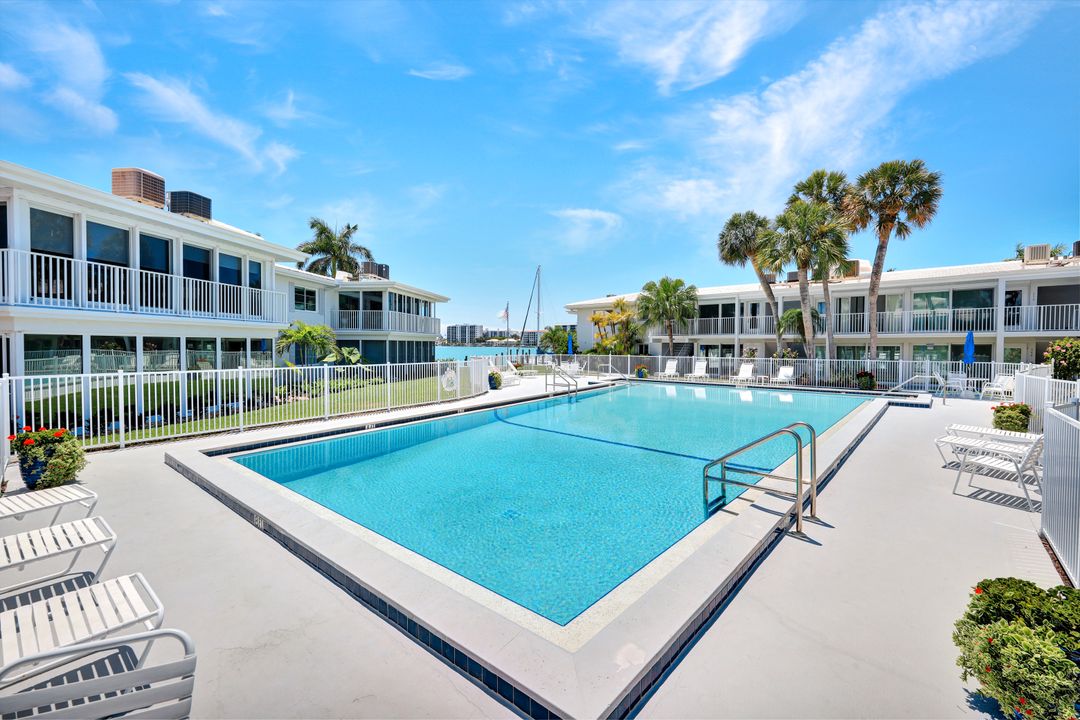 388 Harbour Dr #388, Naples, FL 34103