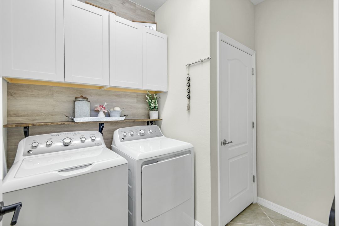 4264 Raffia Palm Cir, Naples, FL 34119