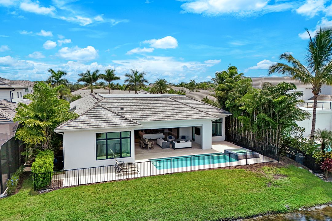 9937 Montiano Dr, Naples, FL 34113