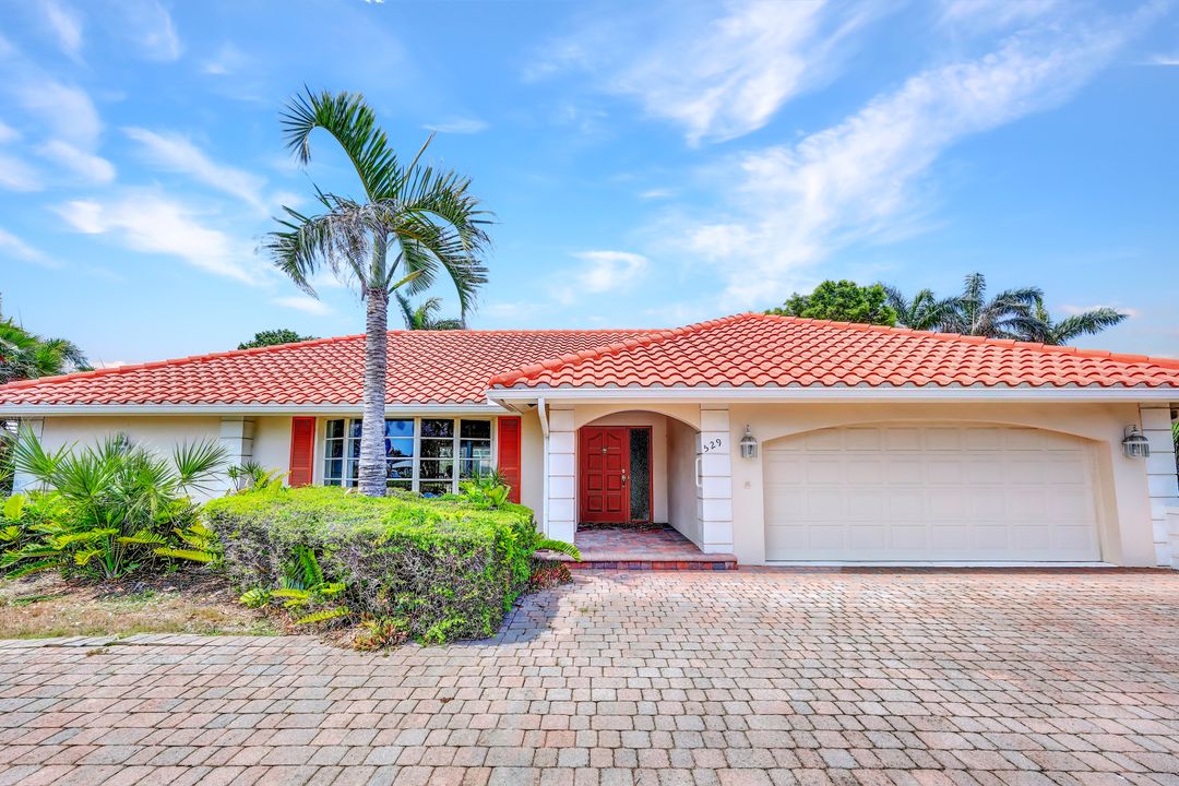 529 Neapolitan Way, Naples, FL 34103