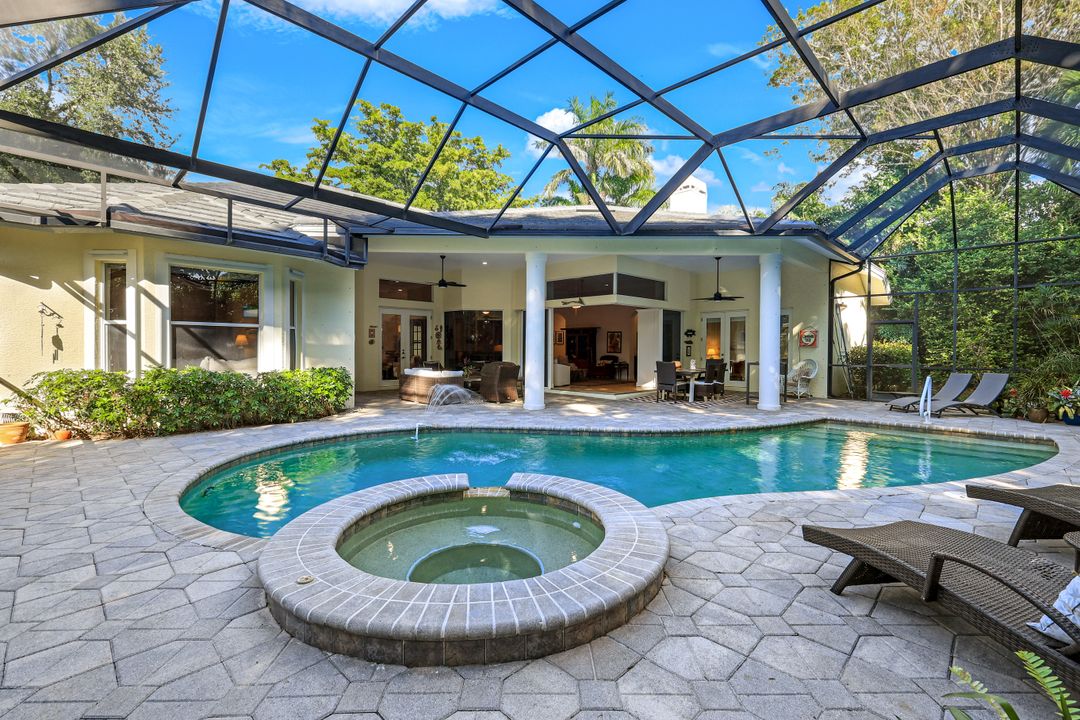 602 Springline Dr, Naples, FL 34102