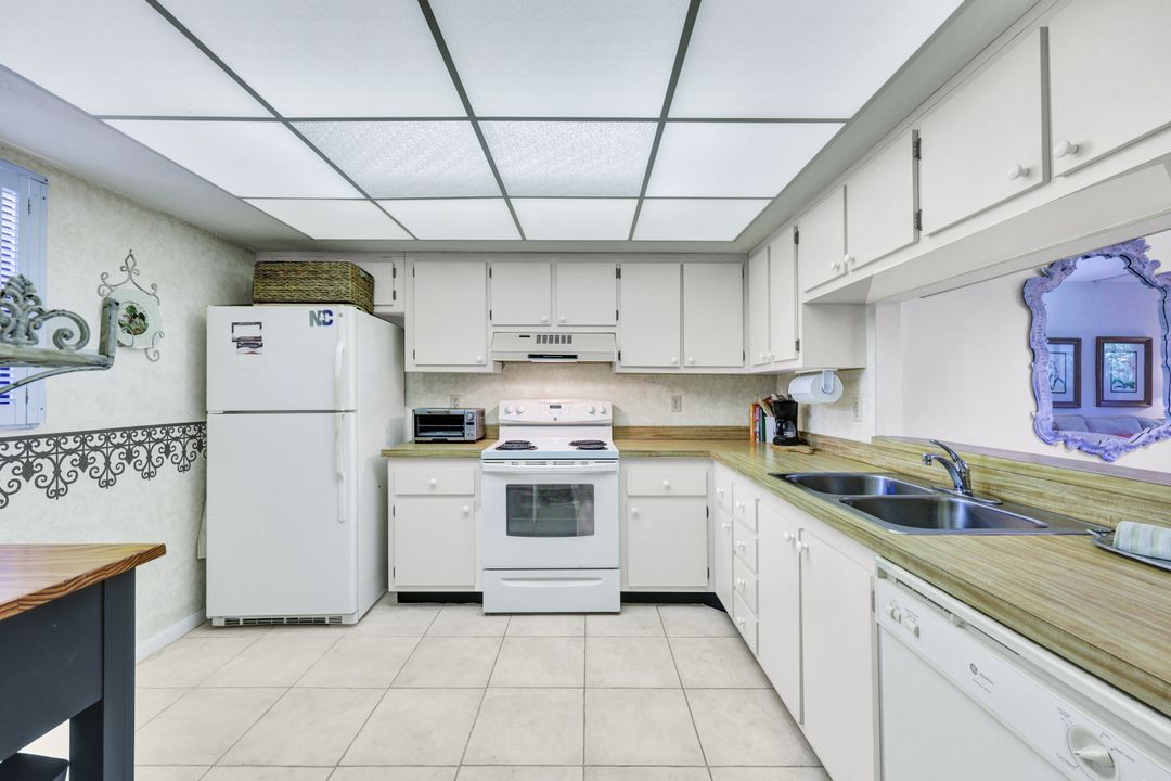 1733 Courtyard Way #104, Naples, FL 34112