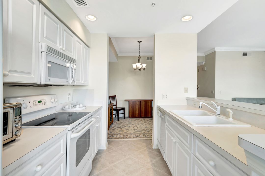 16595 Lake Cir Dr #233, Fort Myers, FL 33908