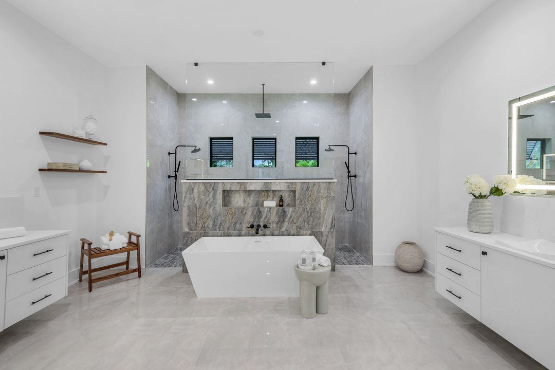 9170 The Ln, Naples, FL 34109