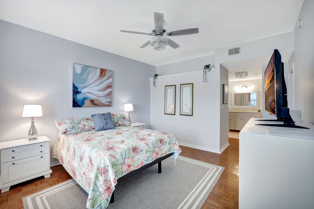613 Windsor Sq #101, Naples, FL 34104