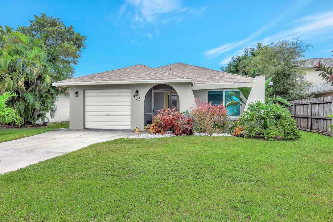 532 99th Ave N, Naples, FL 34108