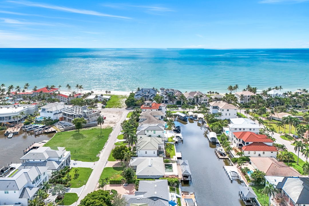 151 Bayview Ave, Naples, FL 34108
