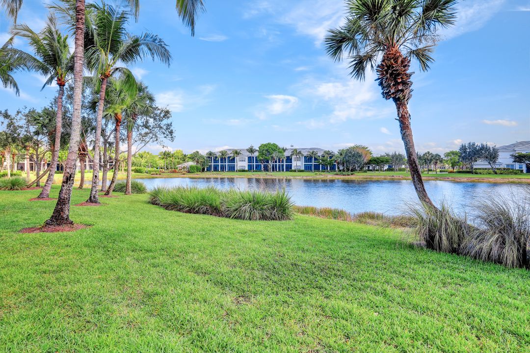 9235 Tesoro Ln #4-202, Naples, FL 34114