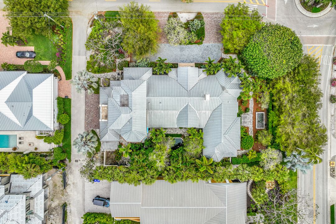 266 15th Ave S, Naples, FL 34102