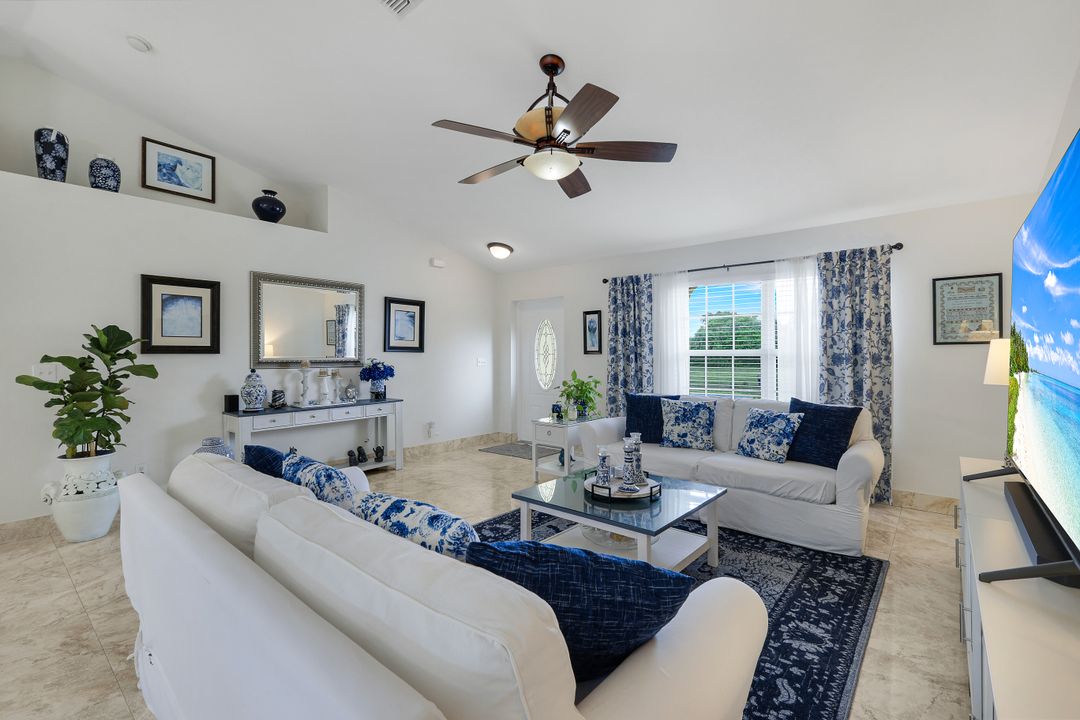 1006 NE 2nd Pl, Cape Coral, FL 33909