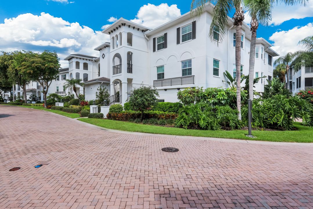 775 Bentwater Cir #204, Naples, FL 34108