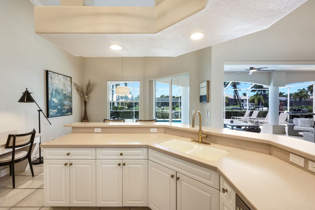 3710 SE 18th Pl, Cape Coral, FL 33904