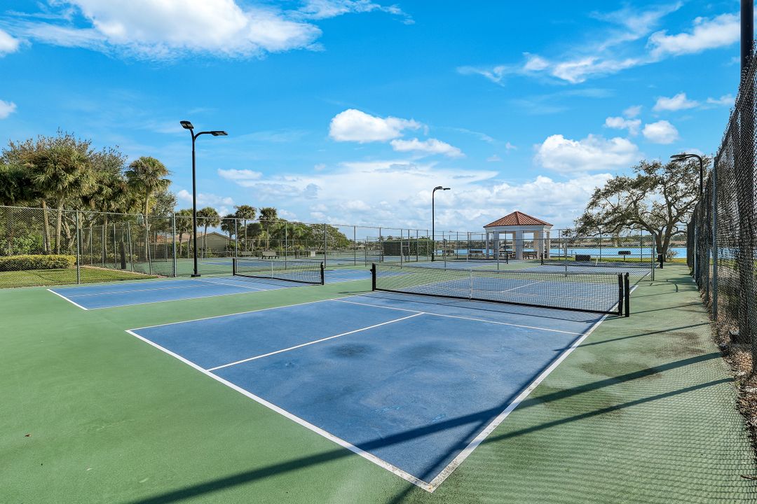 7818 Emerald Cir #103, Naples, FL 34109