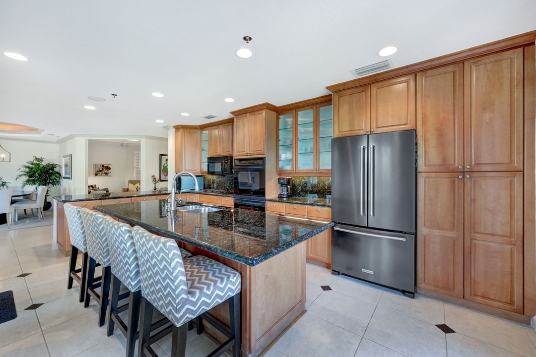 1006 5th St S, Naples, FL 34102
