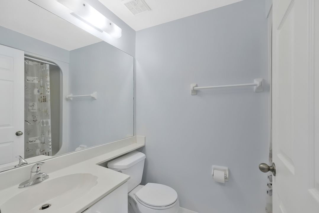 186 Gabriel Cir #9, Naples, FL 34104