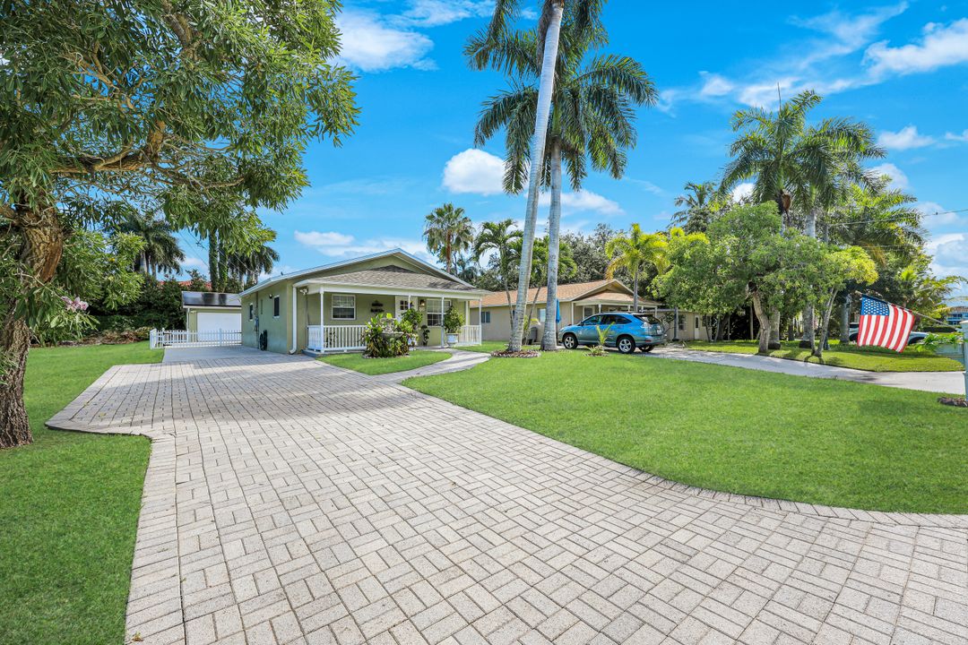 2385 Sunset Ave, Naples, FL 34112