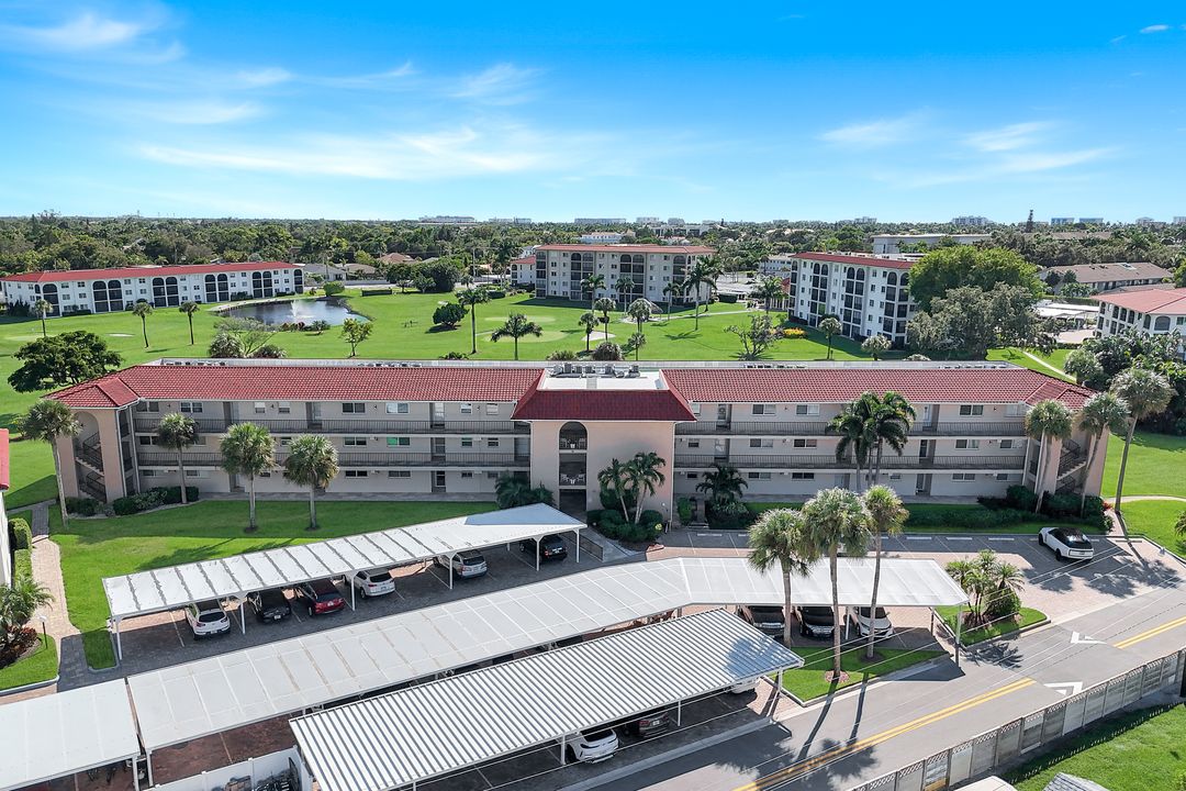 9 High Point Cir N #208, Naples, FL 34103