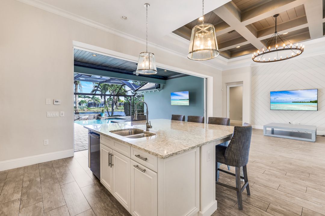 6348 Lyford Isle Dr, Naples, FL 34113