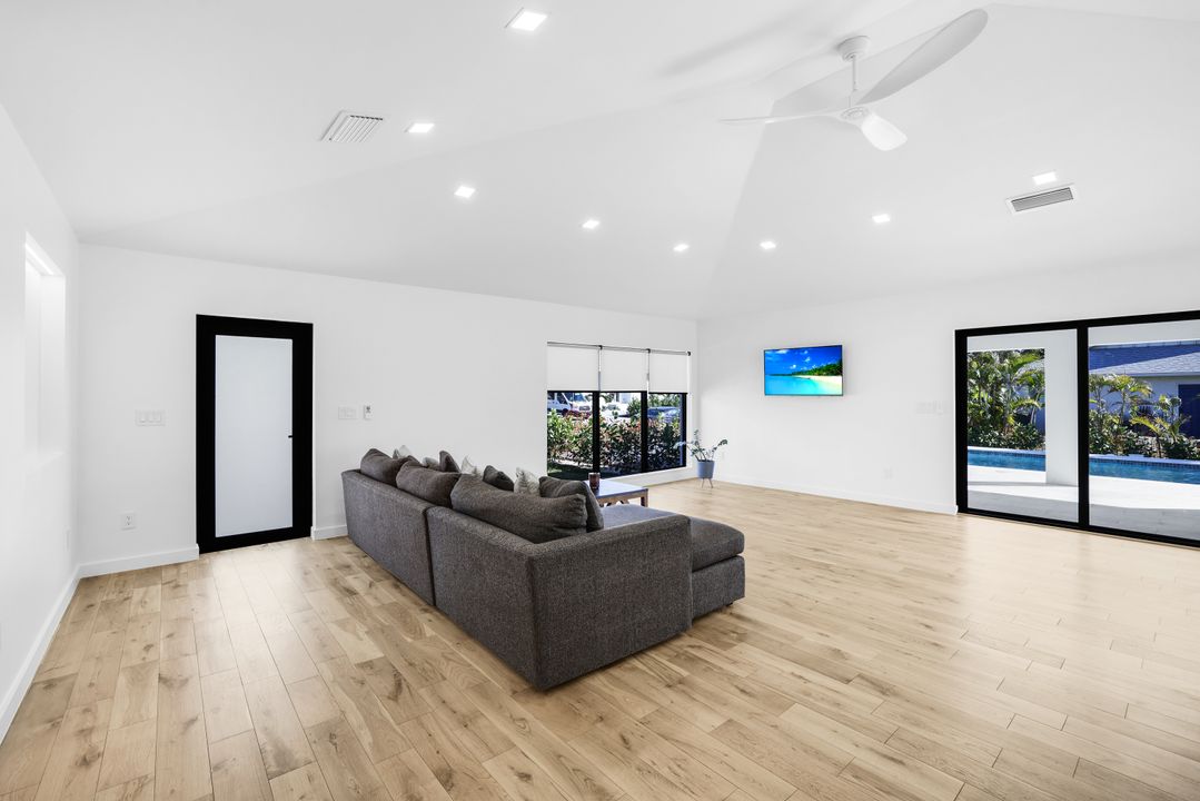 10771 6th St N, Naples, FL 34108