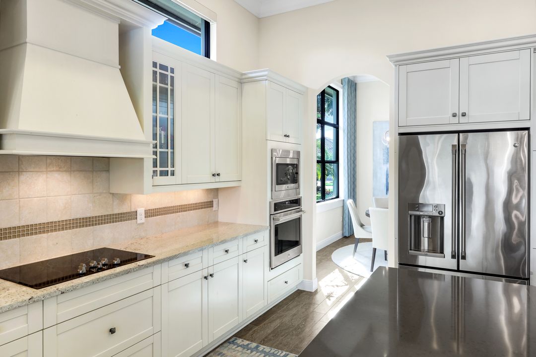 11925 Heather Woods Ct, Naples, FL 34120