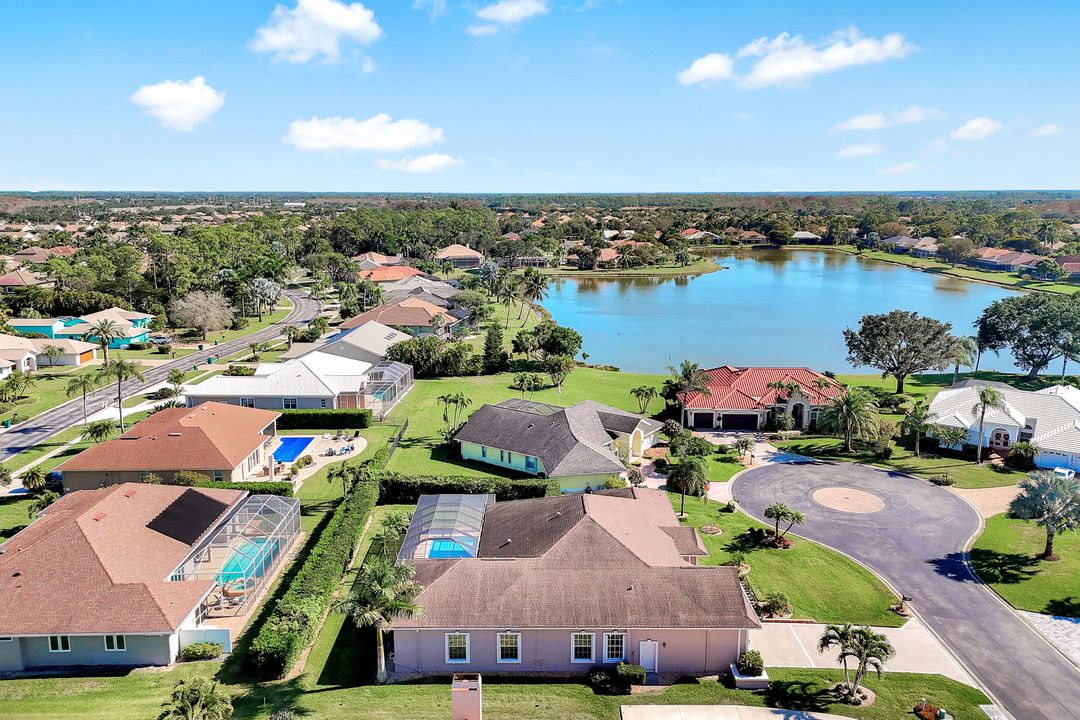 2035 Castle Garden Ln, Naples, FL 34110