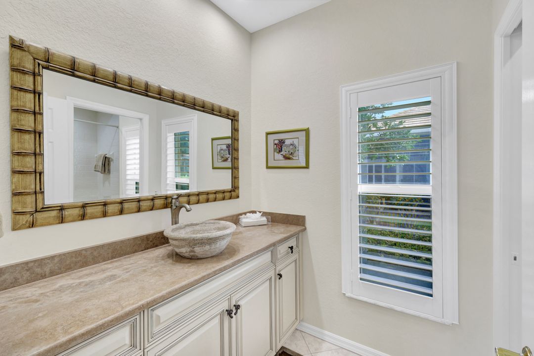 3750 Lakemont Dr, Bonita Springs, FL 34134