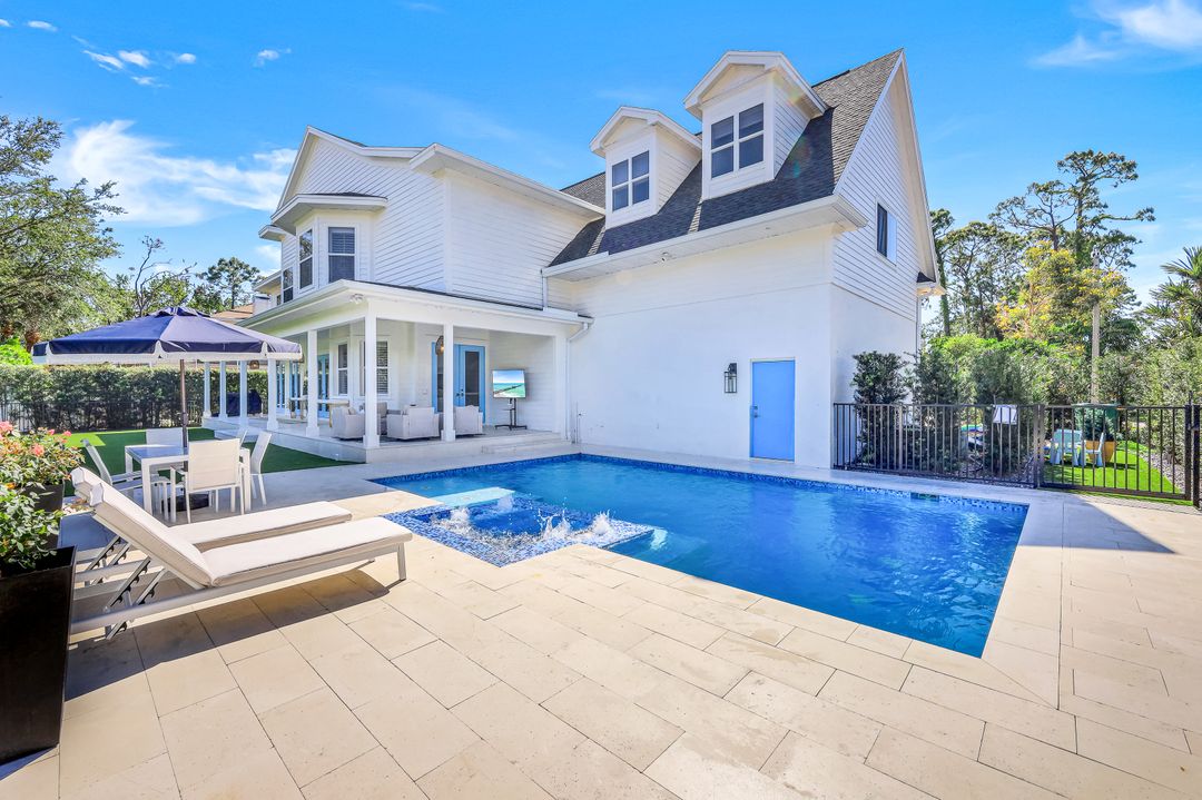 514 Corbel Dr, Naples, FL 34110