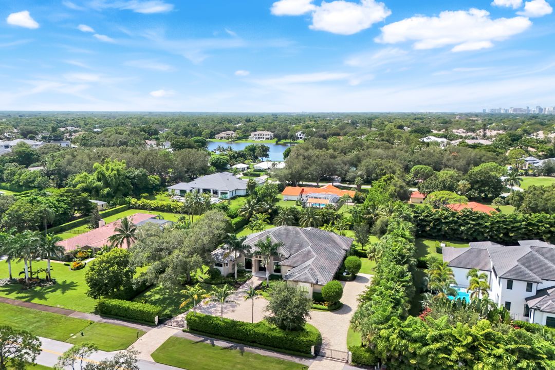 112 Hickory Rd, Naples, FL 34108