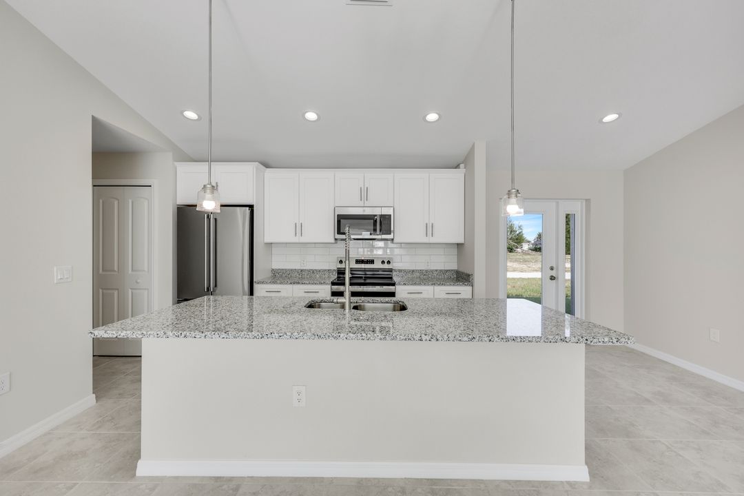 2121 NW 2nd Ave, Cape Coral, FL 33993