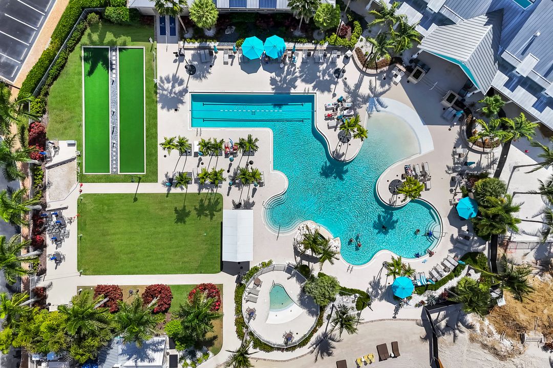 14795 Edgewater Cir, Naples, FL 34114