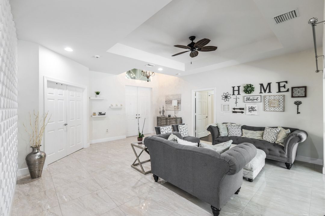575 12th Ave NW, Naples, FL 34120
