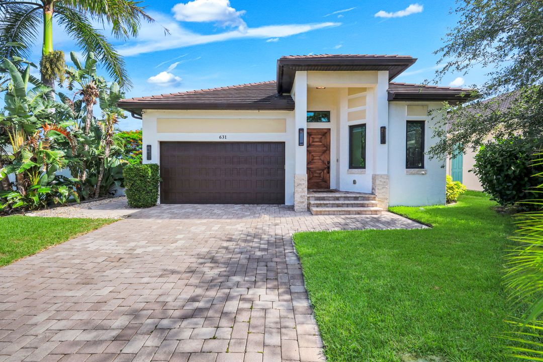631 100th Ave N, Naples, FL 34108