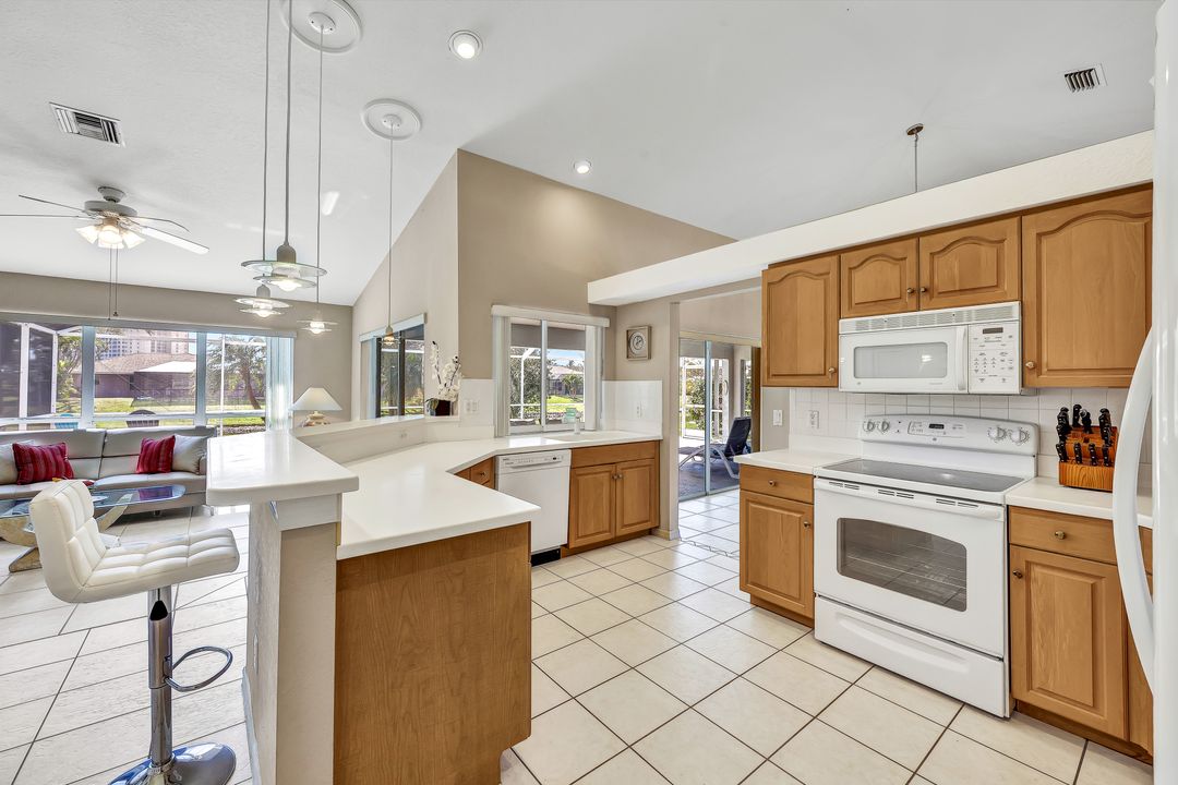 1046 SW 57th St, Cape Coral, FL 33914