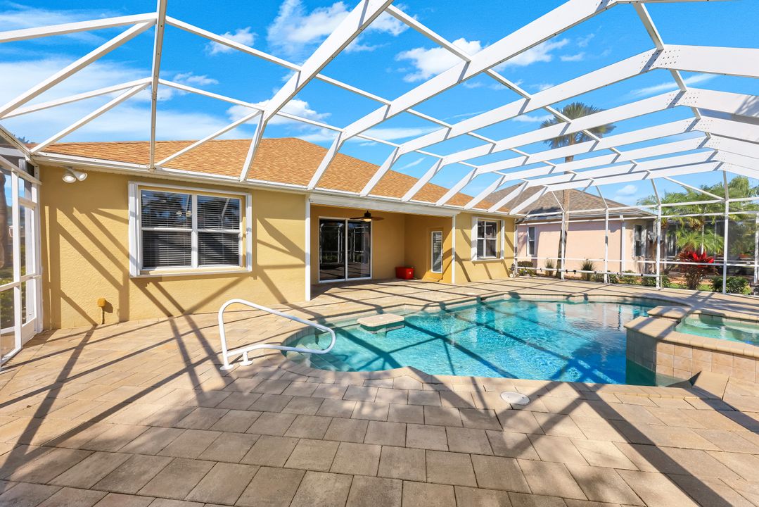 9214 Palm Island Cir, NO FORT MYERS, FL 33903