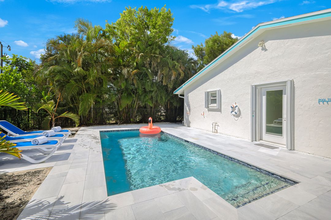 590 92nd Ave N, Naples, FL 34108