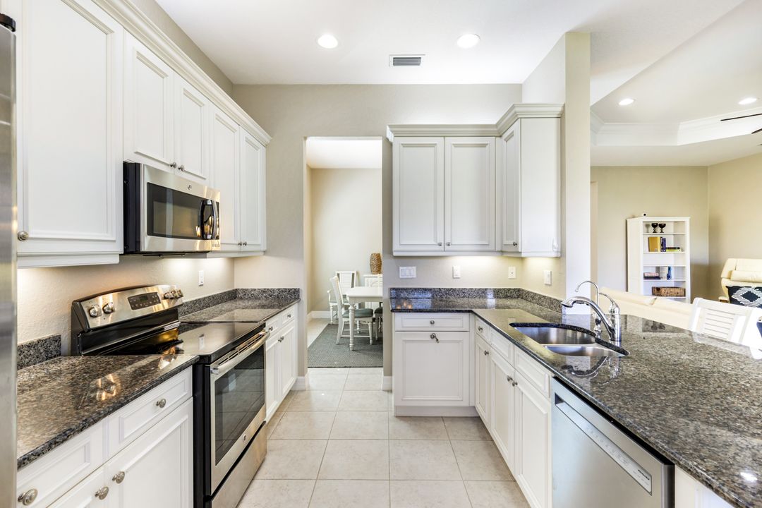 3224 Pacific Dr, Naples, FL 34119