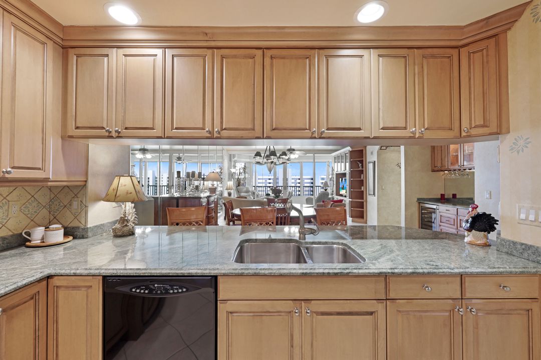 25 Bluebill Ave #1105, Naples, FL 34108