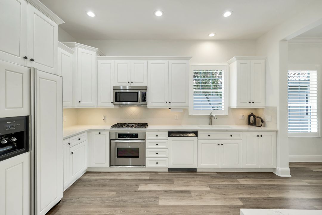 9097 Cherry Oaks Tr #201, Naples, FL 34114