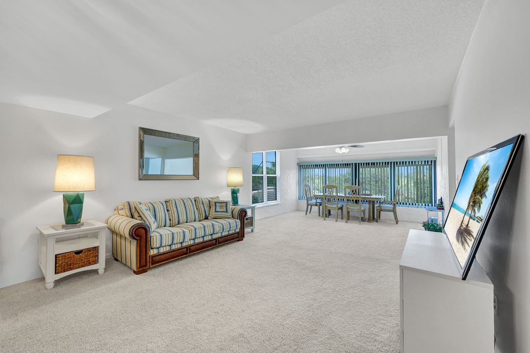 955 Palm View Dr #307, Naples, FL 34110