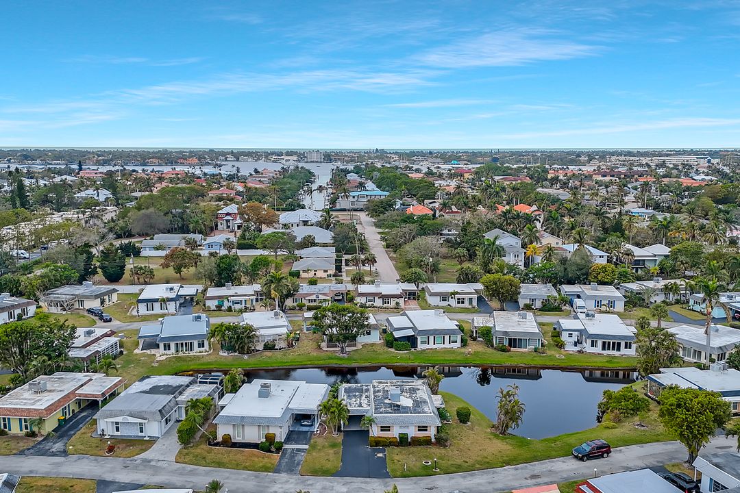 9 Hackney Ln, Naples, FL 34112