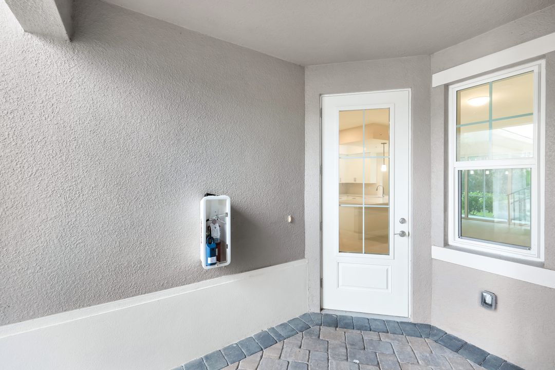 280 Antilles Wy E #101, Naples, FL 34112