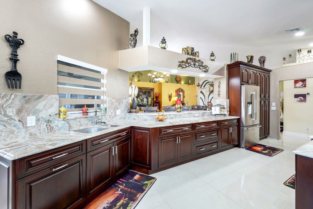 221 10th St SE, Naples, FL 34117