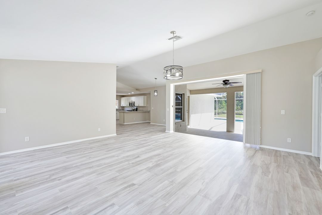 320 19th St NW, Naples, FL 34120