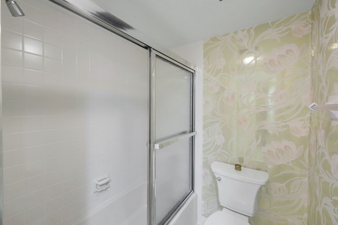 9653 Gulf Shore Dr #303, Naples, FL 34108